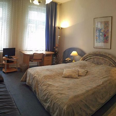 Central Budget Hotel Бон Екстериор снимка
