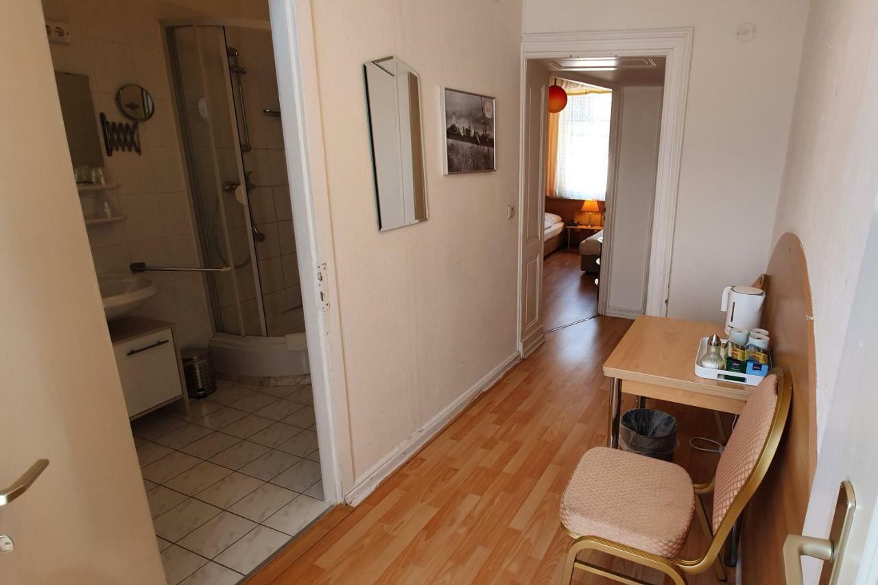Central Budget Hotel Бон Екстериор снимка