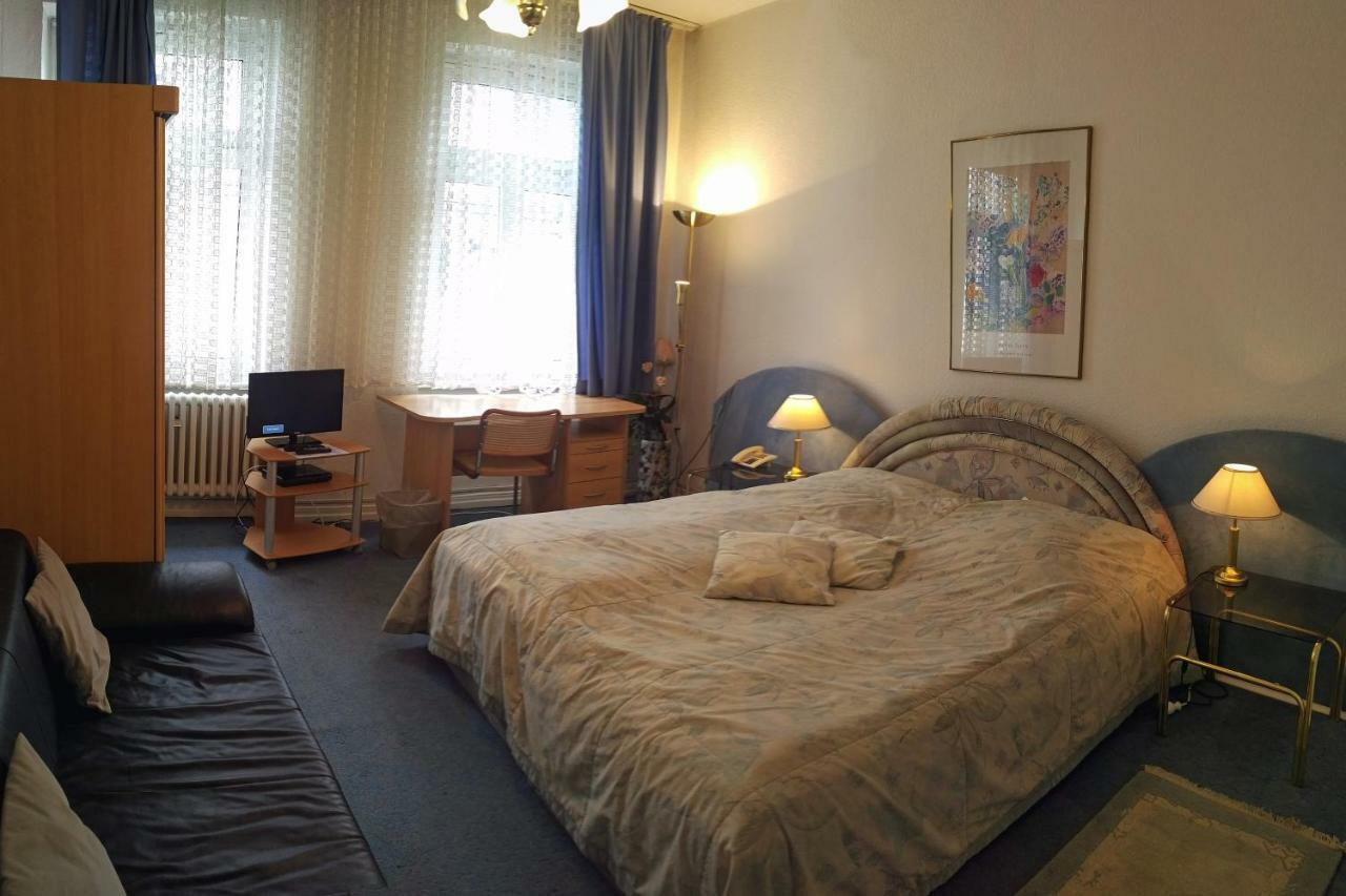 Central Budget Hotel Бон Екстериор снимка
