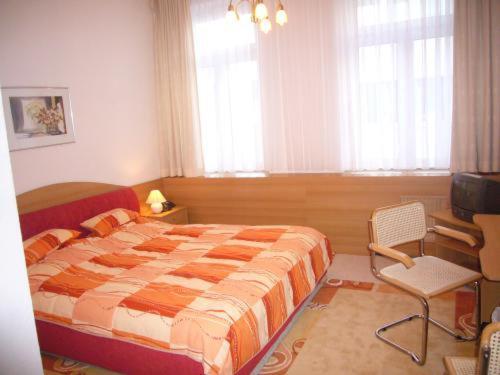 Central Budget Hotel Бон Стая снимка